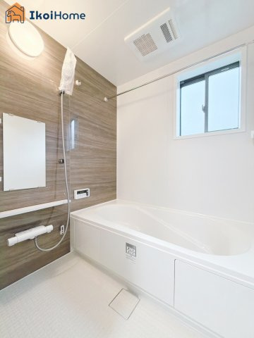 明石市大久保町八木　全2棟2号棟　新築戸建　の浴室|◆同社施工例◆年中無休：当日予約可●小窓ございますので通気・換気良好です。清潔な空間を保てます