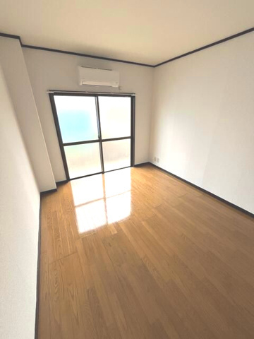 和泉町コーポの居間・リビング|　※他号室の参考写真です。