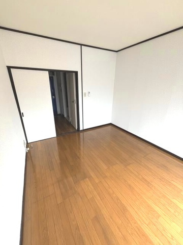 和泉町コーポの居間・リビング|　※他号室の参考写真です。