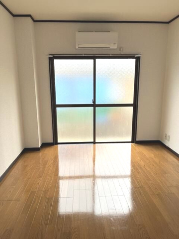 和泉町コーポの居間・リビング|LINEでのお問い合わせもお待ちしております♪　※他号室の参考写真です。