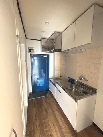 和泉町コーポのキッチン|≪@552yyyoj≫弊社の公式LINEです♪　※他号室の参考写真です。