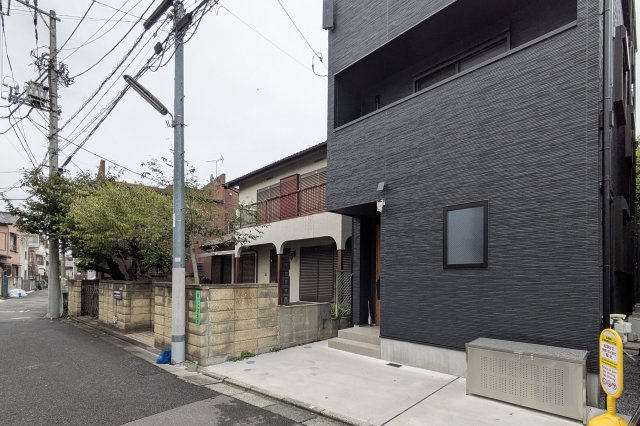 東京都葛飾区堀切5丁目　売旅館の外観|前面道路含む外観です