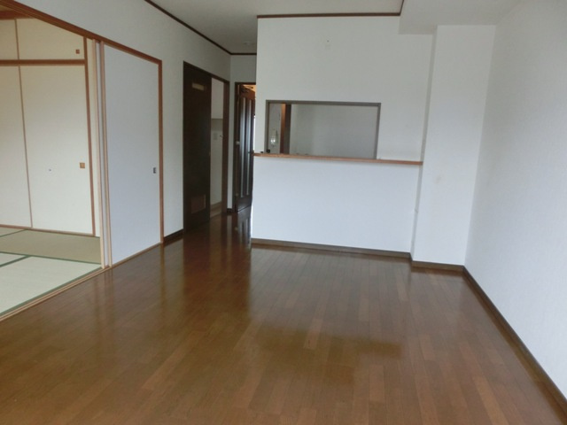淀川ハイライフマンションの居間・リビング