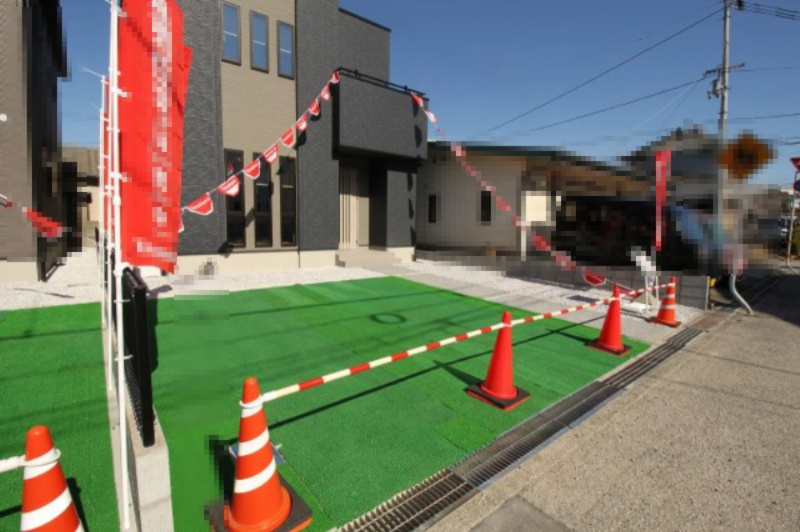 高見町　新築戸建　2号棟　【全2区画】の駐車場