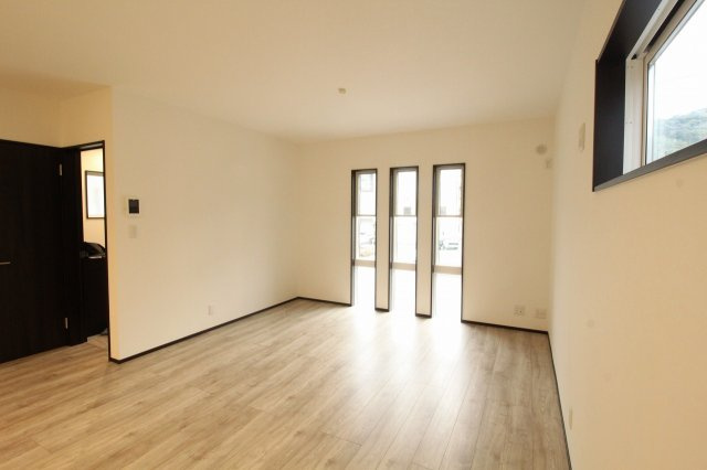 高見町　新築戸建　2号棟　【全2区画】の居間・リビング|LDK　18.5帖