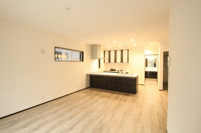 高見町　新築戸建　2号棟　【全2区画】の収納|カップボード