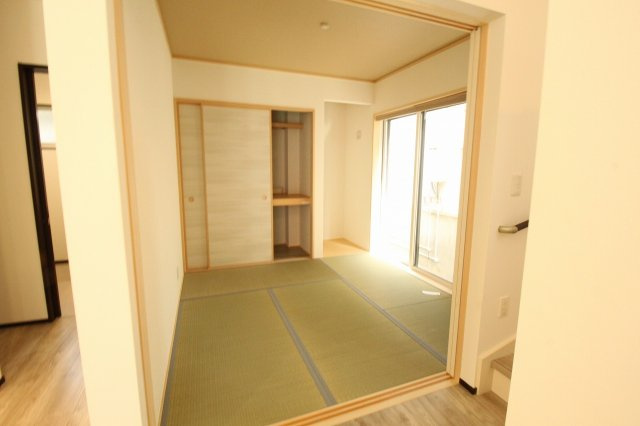 高見町　新築戸建　2号棟　【全2区画】の洋室|2F　南西の部屋　8.0帖