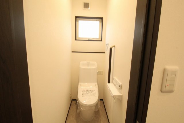 高見町　新築戸建　2号棟　【全2区画】のトイレ|2F