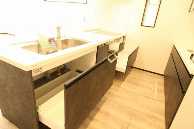 高見町　新築戸建　2号棟　【全2区画】の収納|カップボード