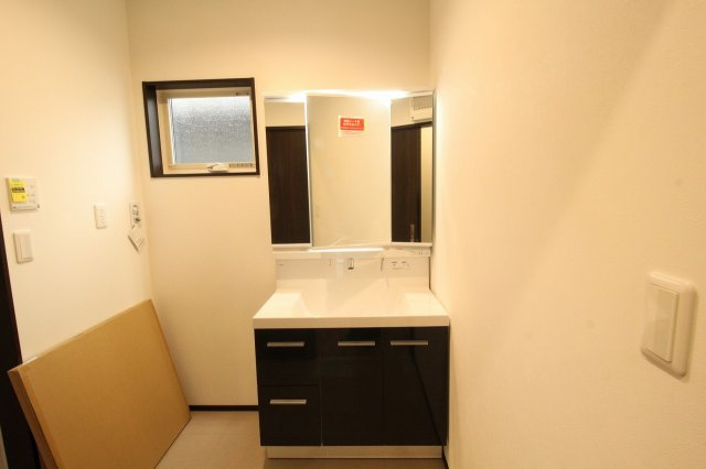 高見町　新築戸建　2号棟　【全2区画】のトイレ|1F