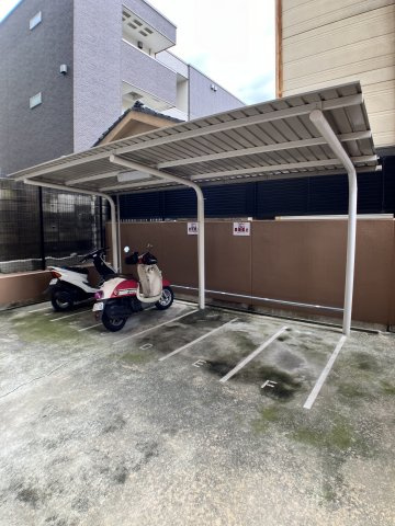 プレサンス城北公園アクアージュの駐車場