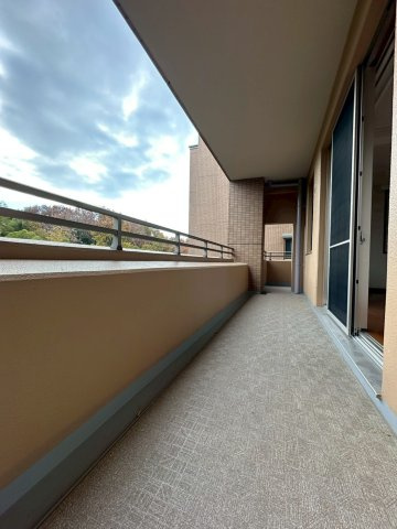 グランドメゾン万博公園南のバルコニー