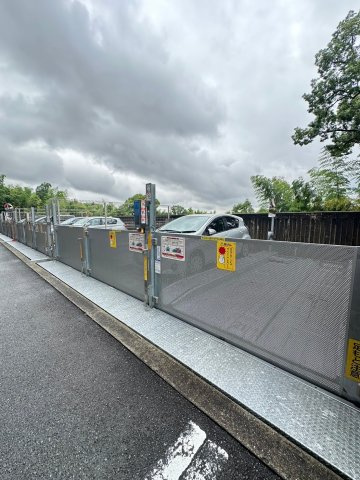 グランドメゾン万博公園南の駐車場