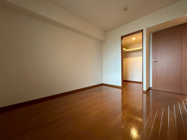 グランドメゾン万博公園南の洋室