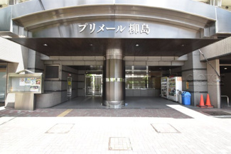 【エントランス】 | オートロックを備えた、マンションのエントランス。やはりセキュリティの観点は欠かすことができません。皆様を“安全”に送り出し、出迎えてくれます。～即日のご見学可能～　お問合せはお気軽にどうぞ。
