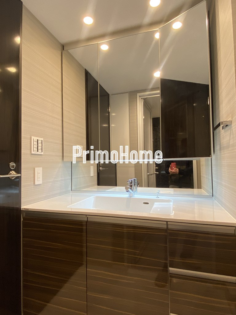 ザ・グランクラッセ日本橋イーストの独立洗面台