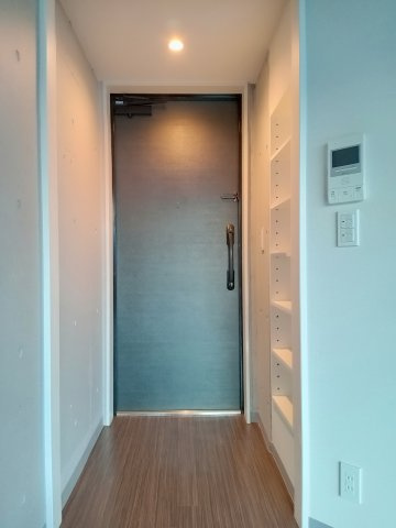 狛江市東和泉１丁目の賃貸マンションの玄関