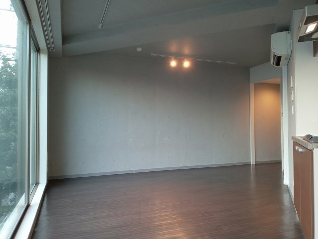 狛江市東和泉１丁目の賃貸マンションの居間・リビング