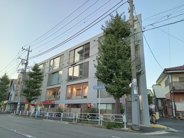 狛江市東和泉１丁目の賃貸マンションの外観