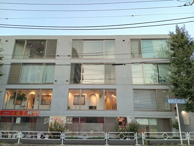 狛江市東和泉１丁目の賃貸マンションの外観