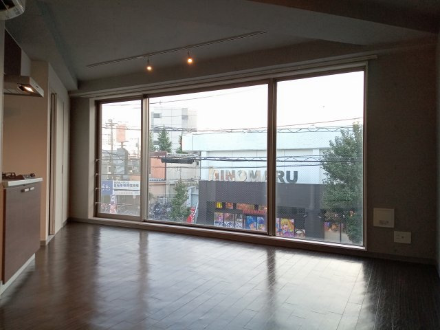 狛江市東和泉１丁目の賃貸マンションの居間・リビング