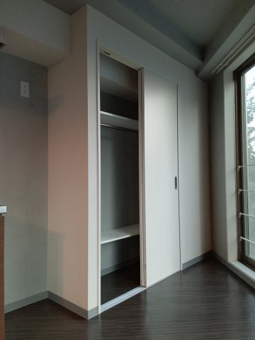 狛江市東和泉１丁目の賃貸マンションの収納