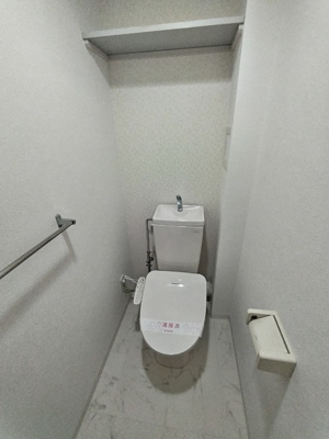 【トイレ】 | Dorm淡路 | 落ち着いた色調のトイレです