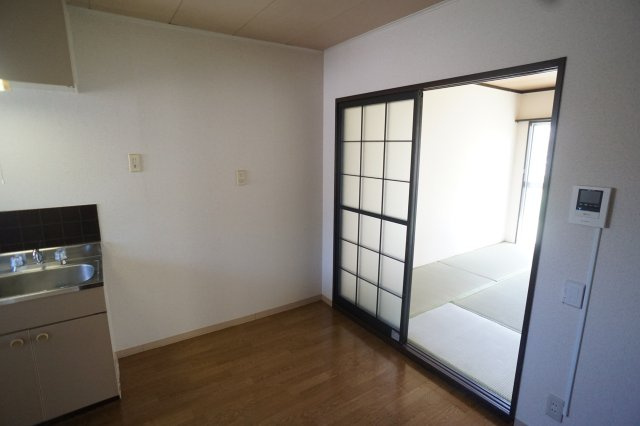 吉甚ハイツＣ棟の居間・リビング