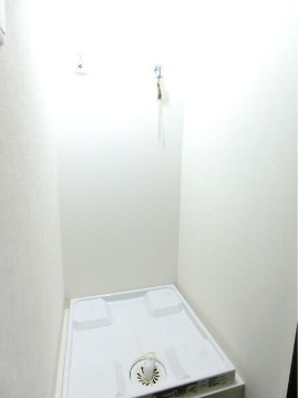 【設備】 | EUROPORT Honancho | 室内洗濯機置き場。