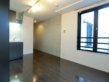 【寝室】 | EUROPORT Honancho | きれいなフローリング。