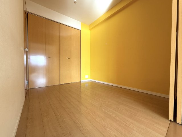 シティハウス川端町の洋室