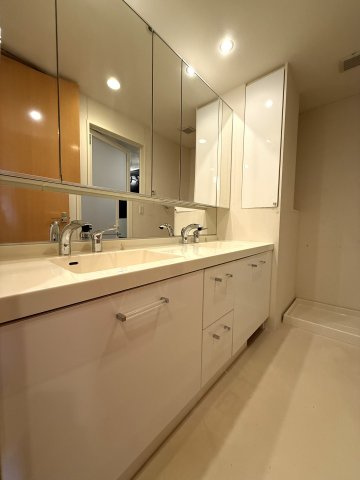 シティハウス川端町の収納