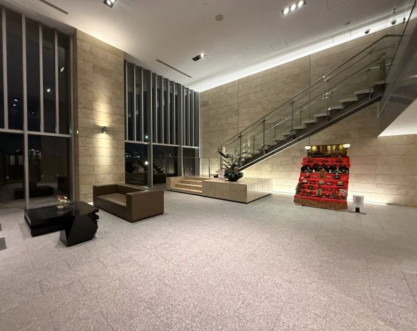 シティハウス川端町のロビー