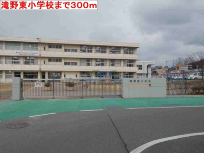 【周辺】 | ファミィーユⅠ | 滝野東小学校まで300m
