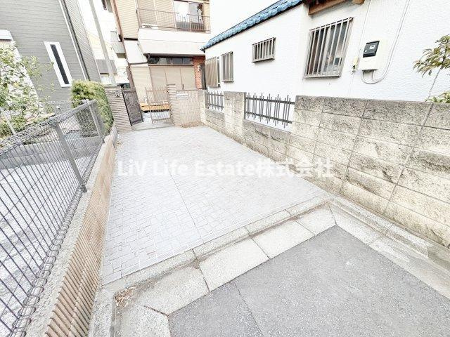 SHINY花の駐車場