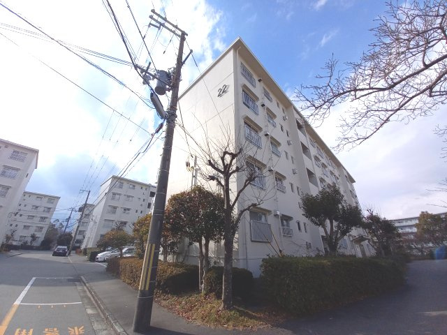 ひよどり台3団地22号棟の外観