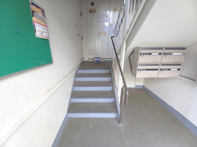 ひよどり台3団地22号棟のロビー