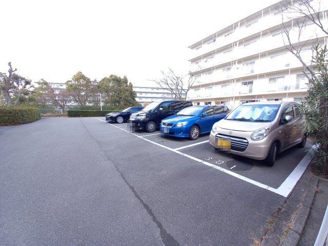 ひよどり台3団地22号棟の駐車場