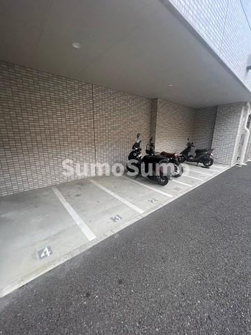 エスタート御幣島の駐車場