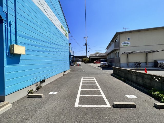 グリーンファーム中司　A棟の駐車場