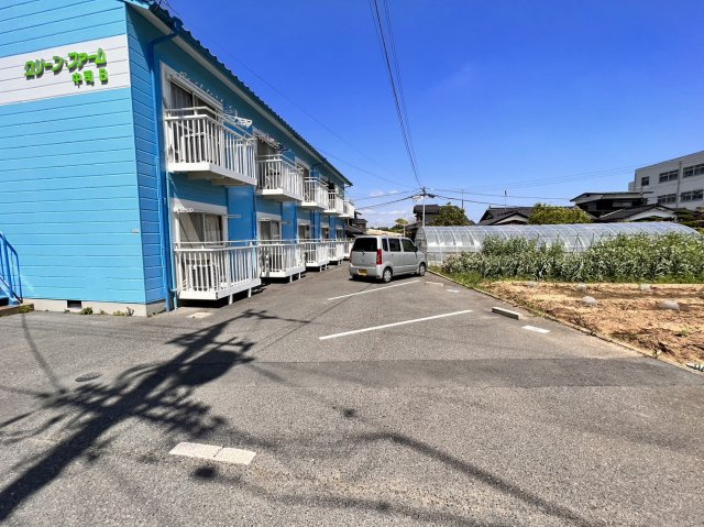 グリーンファーム中司　A棟の駐車場