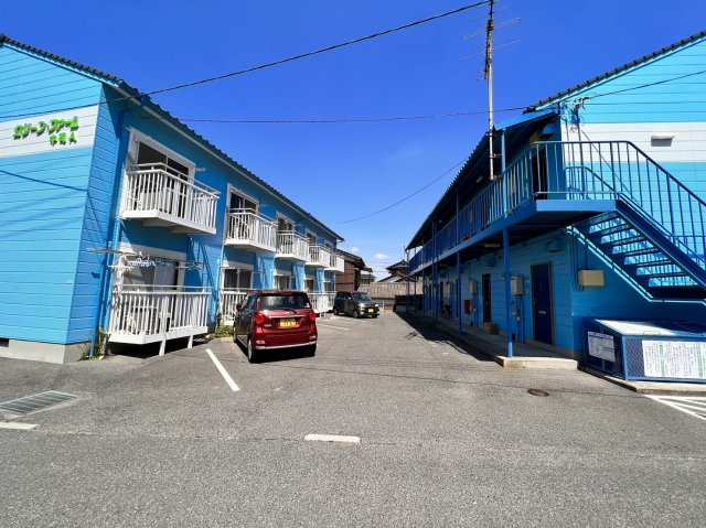 グリーンファーム中司　A棟の駐車場