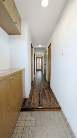 両祖ビルの玄関