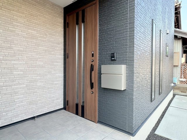 【商談中】ダイマルタウン　江南市和田町宮第1　全3区画分譲の玄関|玄関ドアの鍵はディンプルキーと内側はサムターンキーになっており防犯性の高い仕様になっています。