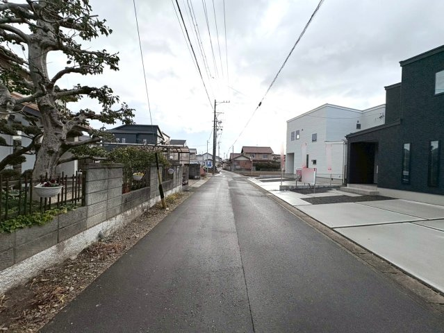 【商談中】ダイマルタウン　江南市和田町宮第1　全3区画分譲の前面道路含む現地写真|■前面道路　■ヤマダ不動産　株式会社リライフ　
■夢のマイホーム購入をフルサポートします！