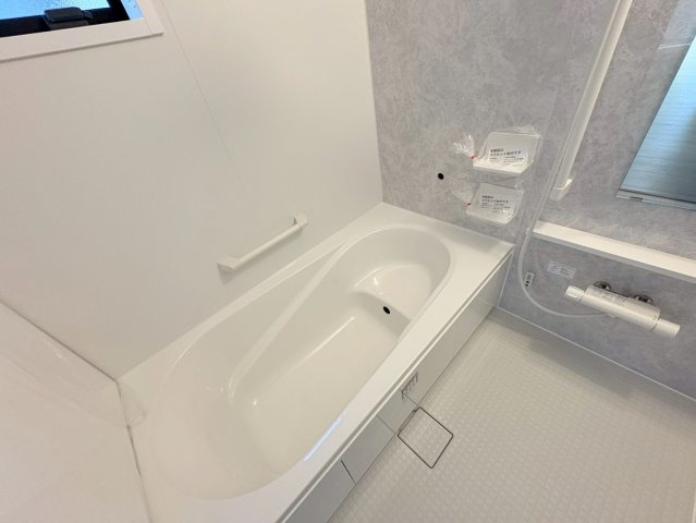 【商談中】ダイマルタウン　江南市和田町宮第1　全3区画分譲の浴室|高断熱浴槽の為、４時間後も湯温低下約2.3度と暖かさを保ちます。暖房乾燥機もあり快適に入浴できます。