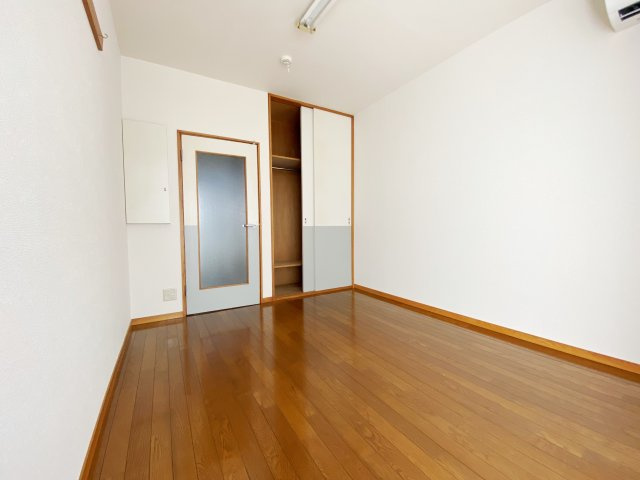 中浦和アローハイツの居間・リビング|別号室の参考写真です。