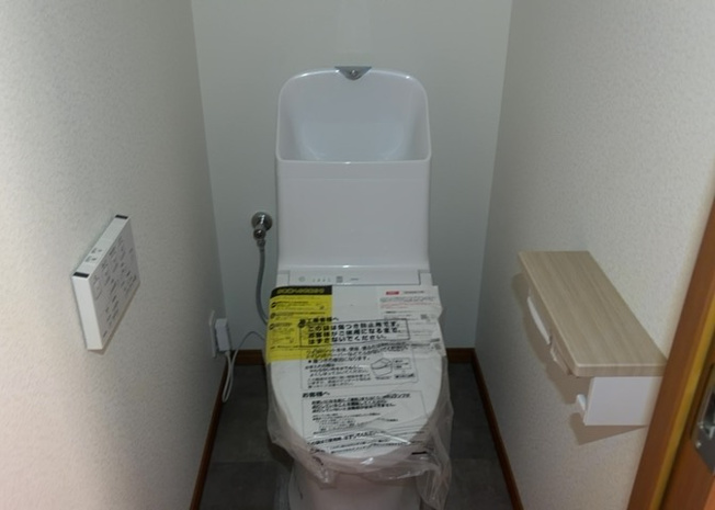 【トイレ】 | メイツ相模大野 | トイレは大きさや形、機能、抗菌性などが異なる多種多彩なタイプが各メーカーから出ています。それぞれに良さがあるため、事前にどういったタイプのトイレがいいのかをご家庭内で決めて、内見に行くといいでしょう。