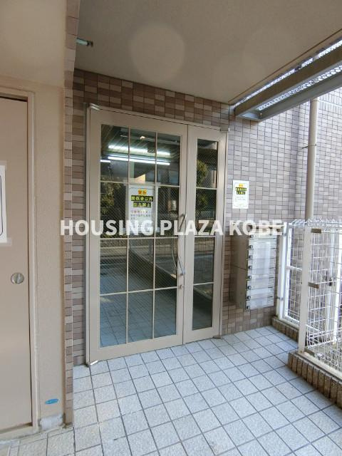 神戸市長田区野田町７丁目の賃貸マンションのエントランス