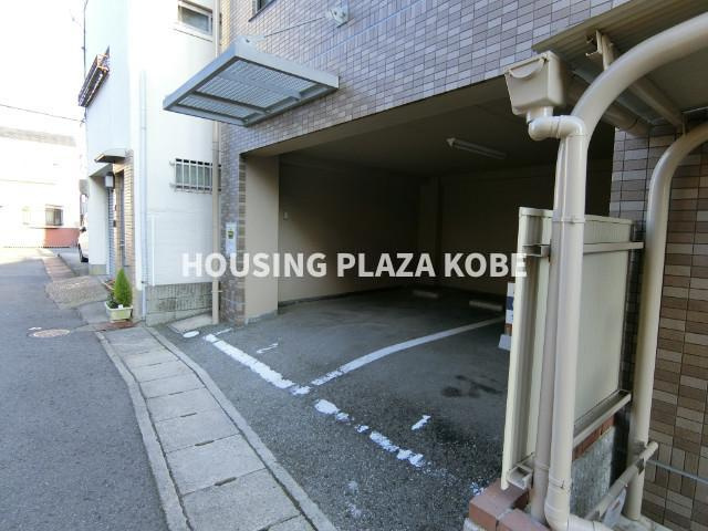 神戸市長田区野田町７丁目の賃貸マンションの駐車場